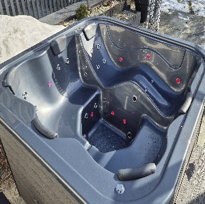 Kwadrat z leżanką - akryl